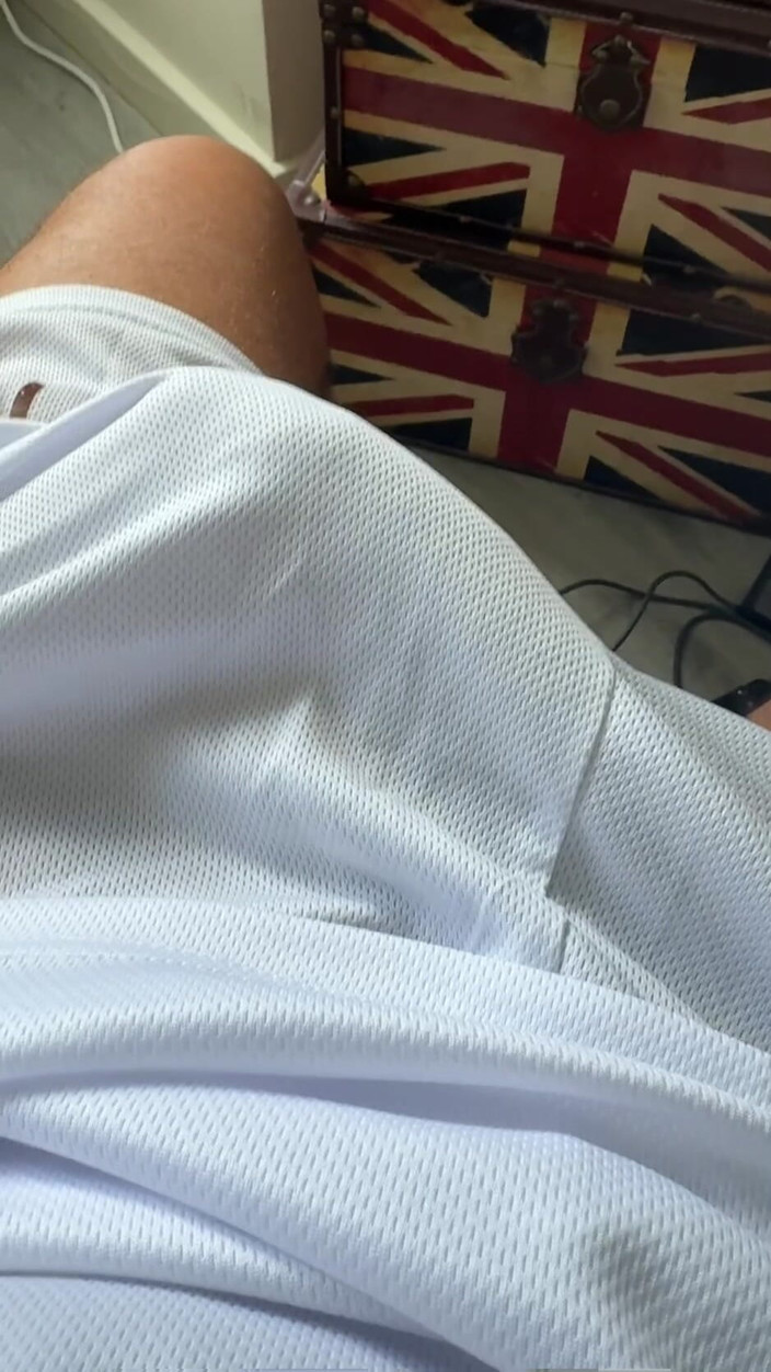 Kadu: Можешь устоять перед моим огромным хуем? Обожаю трахать красивую дырку