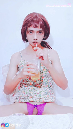 MaureenNadh: （第2部分）第一次品尝我自己的精液和撒尿，射在食物恋物癖上，亚洲变性陷阱人妖