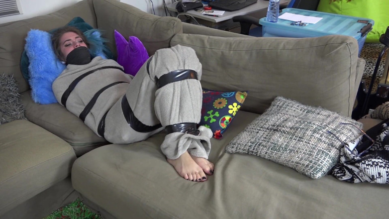 Restricting Ropes: Luna Grey - ห่อตัวด้วยผ้าห่ม