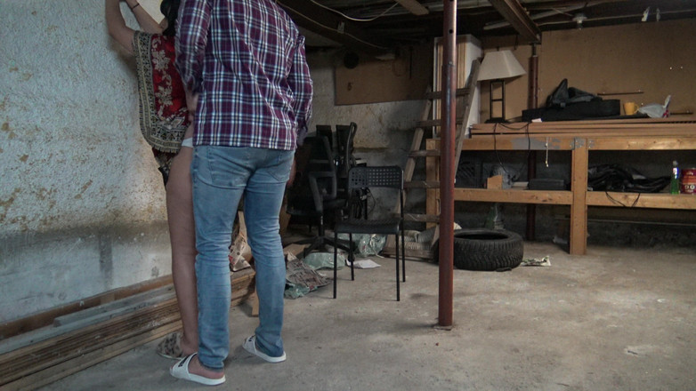 Souzan Halabi: India milf infiel disfruta del sexo duro en el sótano...