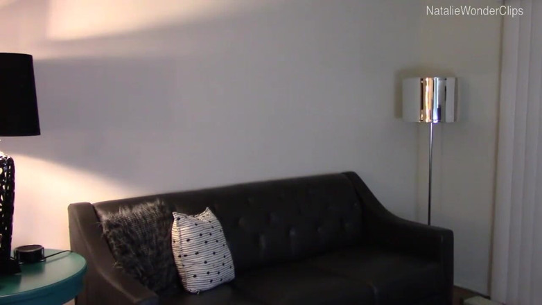 Natalie Wonder: L'agente immobiliare robot ha una serie di eventi infelice
