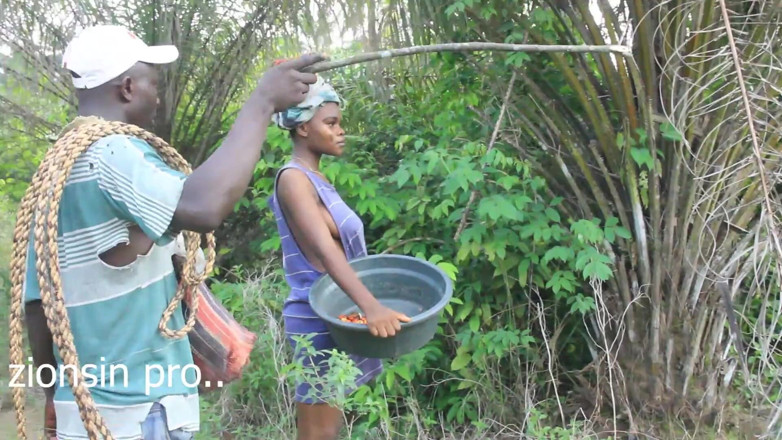 Zion: Sortudo fazendeiro pegou essa foda a dois em sua fazenda...