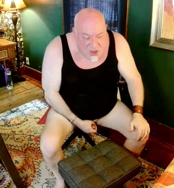 beardaddychub: Beardaddychub Wichst Und Spricht Heißen Fan Ab!