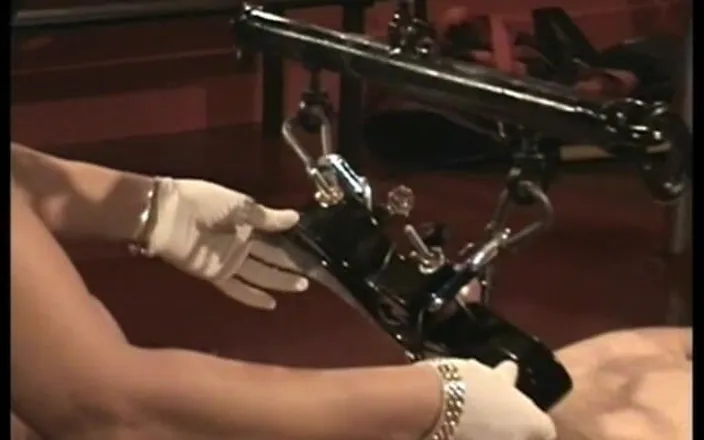 Dark room of slave seks: Mistress of Fell 125