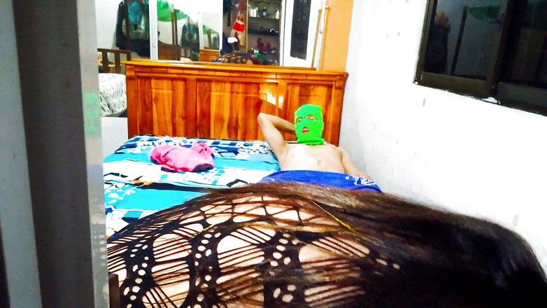 Martin13: 배다른 아들의 자지를 타는 동안 엉덩이를 맛있게 흔드는 계모