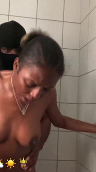Sexxxy Rease com seus peitos bonitos tomando uma foda!