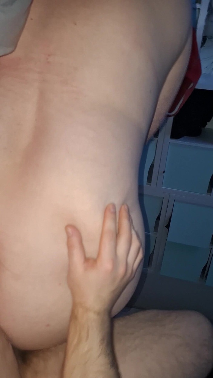 Hersecretlover: Je me fais prendre par derrière jusqu’à ce qu’il jouisse...