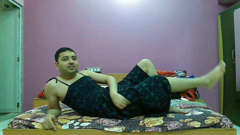 Cute & Nude Crossdresser: Сексуальный сисси кроссдрессер фембой Sweet Lollipop в длинном платье.