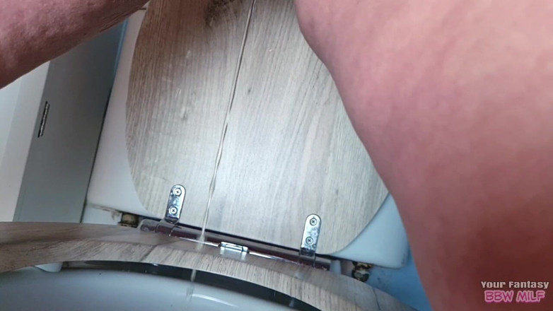 BBW_Wife: Kencing Emas Segar Panas Hanya Untuk Awak Dari Pepek Berbulu...