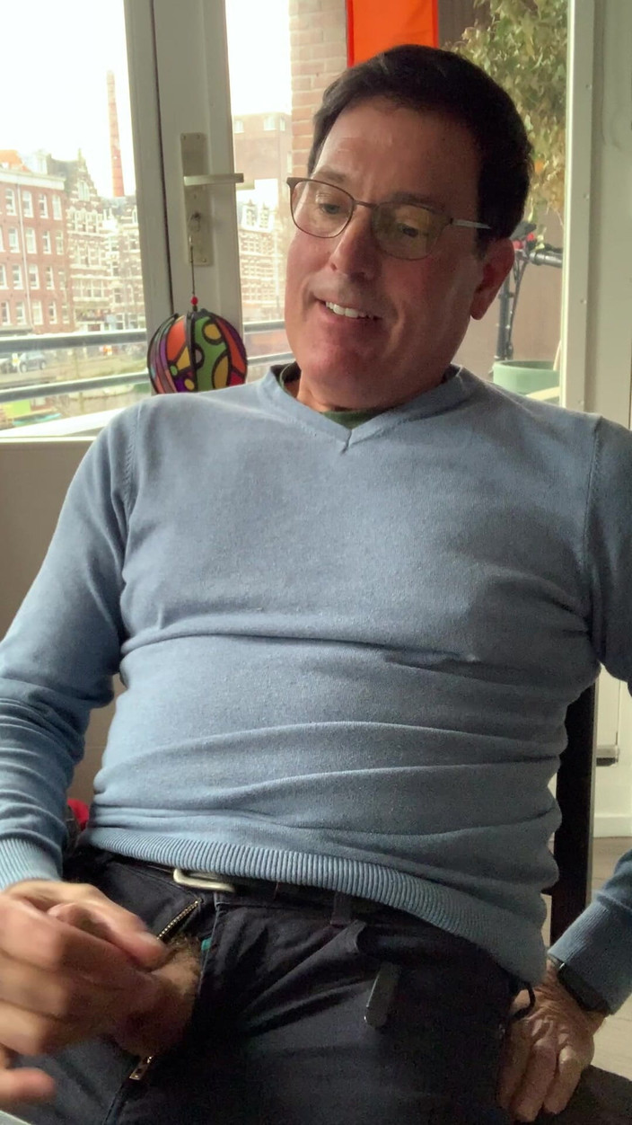 TJenner: Branlette habillée, éjaculation verbale