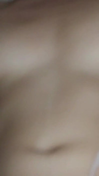 Je baise la femme de mon ami. Je donne un bon traitement à la femme de mon meilleur ami