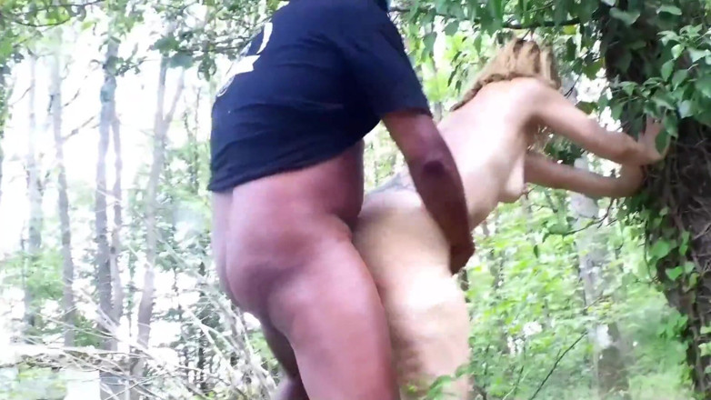 Paris Jango: Doppia penetrazione e sesso anale per questa MILF bionda