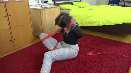 Restricting Ropes: Julie Vega - action d'évasion