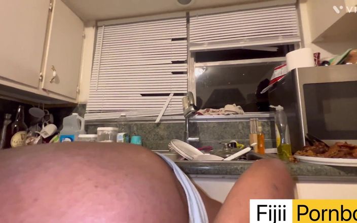 Fijii pornbox: Ebony Thot dostane bez milosti BBC v jejím zadku a...