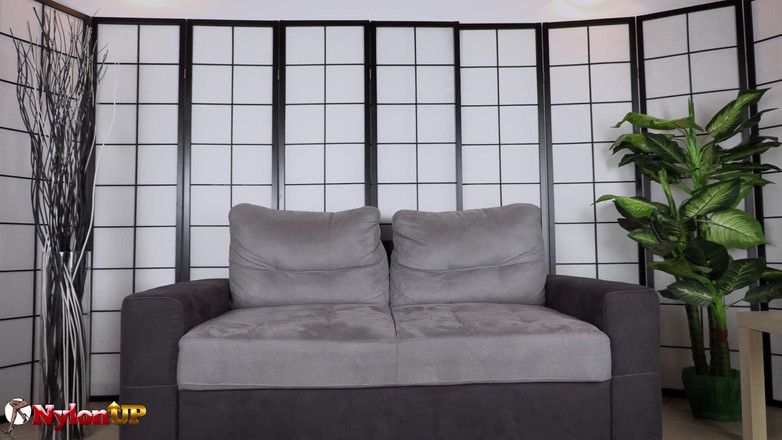 FootFetish Girls With Sex Toys and Nylons: Splendidamente bella Bianca blance e la cameriera sexy Kiki in...