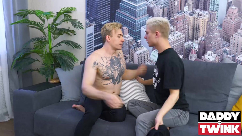 Daddy On Twink: Daddyontwink aakarshak sunahre baalon vaala sautela beta Alex bled leks...