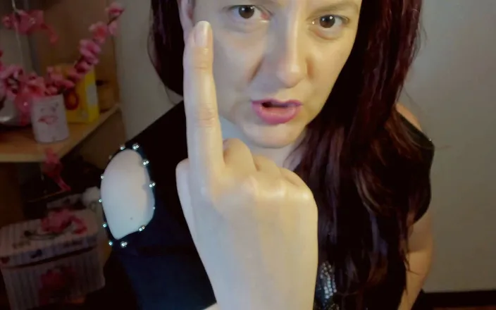 Nicoletta Embassi: Hand fetish costum video