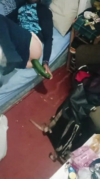 Mladý gay otevírá svůj zadek