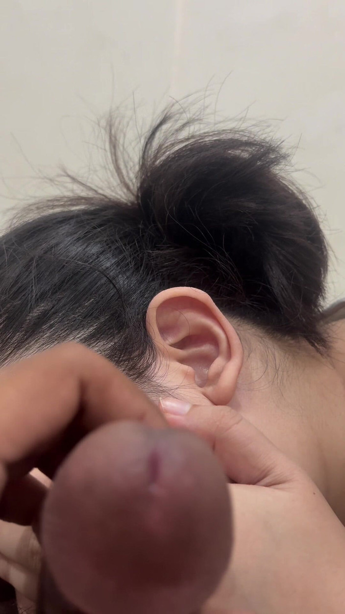 Mommy Puchong: Miluji jeho velkého ptáka v mých ústech