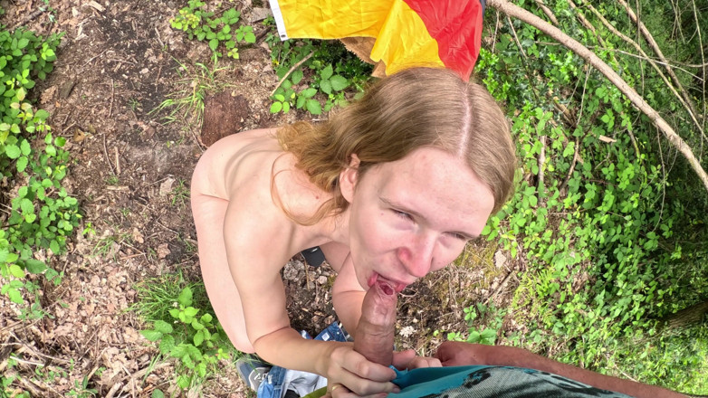 Bikergirl_97: main sirph phutbol ke maidaan par chhed nahin karta