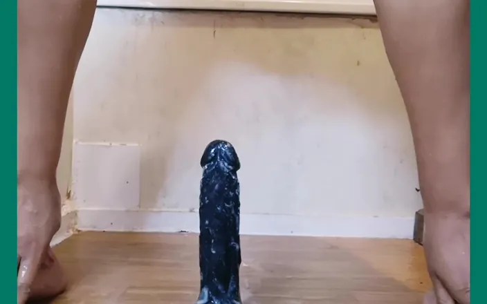 Sarah Fonteyna cumrecord.: Sarah Fonteyna squirts a mega BBdildo