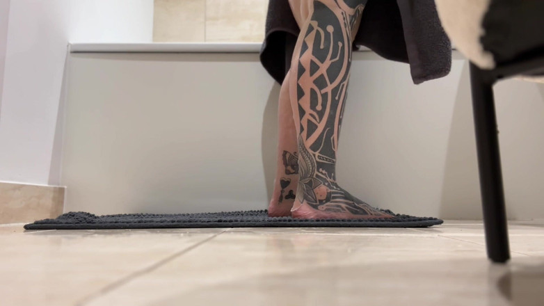 Miss Valentina: Погладьте мій використаний рушник