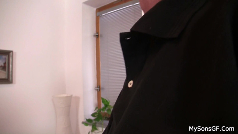 Taboo Teens: Baba rock'n'roll'a gidiyor ve oğlunun kız arkadaşını sikiyor