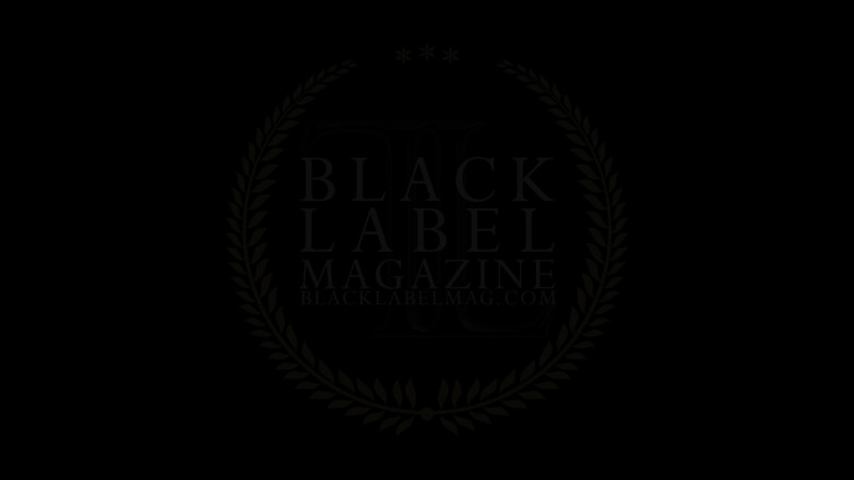Black Label Magazine: 继妹Mia抚摸她毛茸茸的阴户