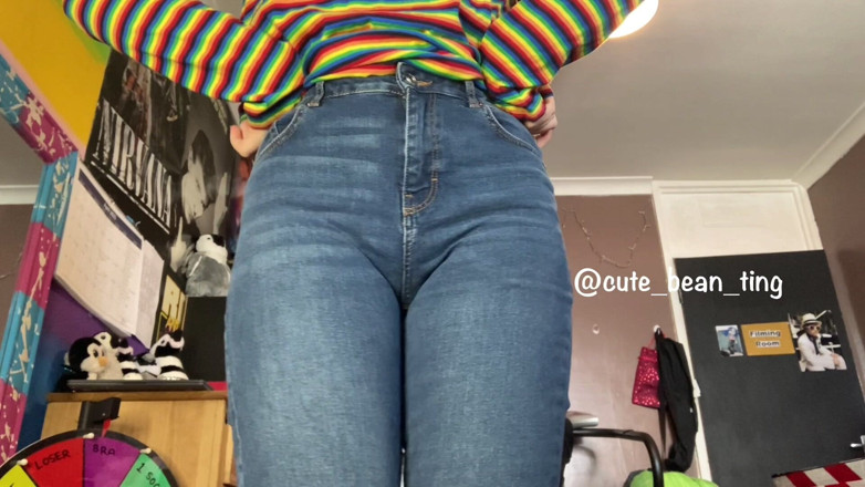 Alice Bean: Jeans Strip Tease