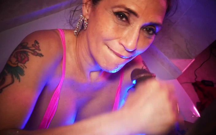 Melissa Johnson: Travesuras en bañera de hidromasaje