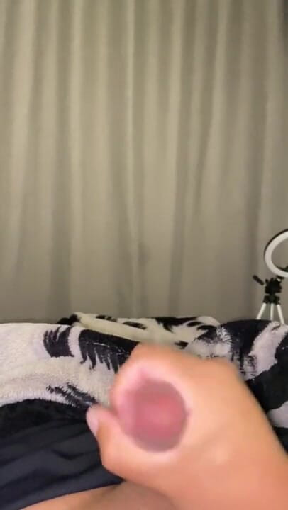 Dylan Ford: brajiliyaee tvink ko bistar par jaane se pahle viry nikaalna...