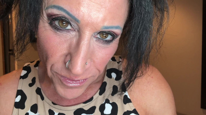 Kandylegsxxx: Rutin dewi Kandys nakal oral