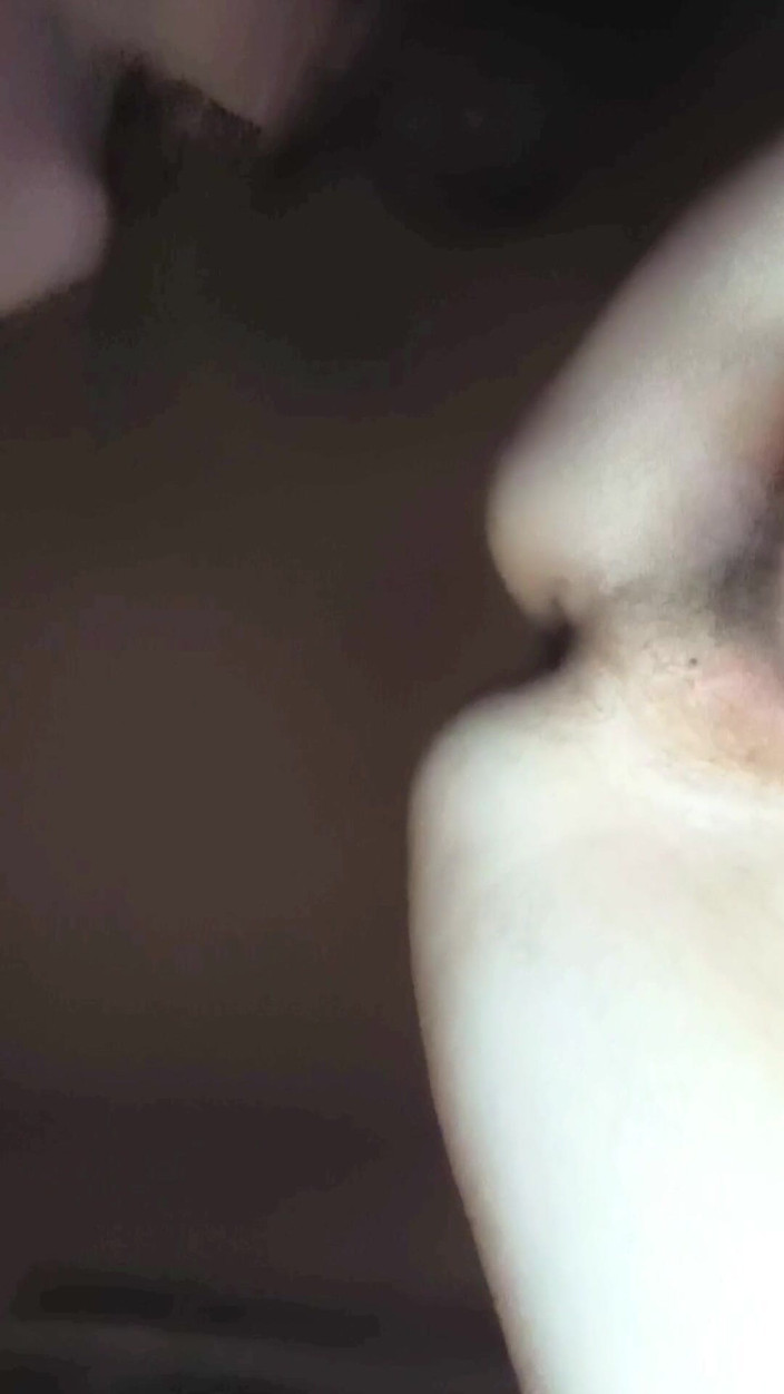 Couple porno hard strapon: Coppia di rimming e pegging