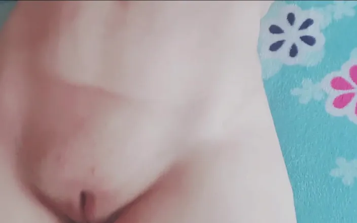 Hana Lily: Laying naked
