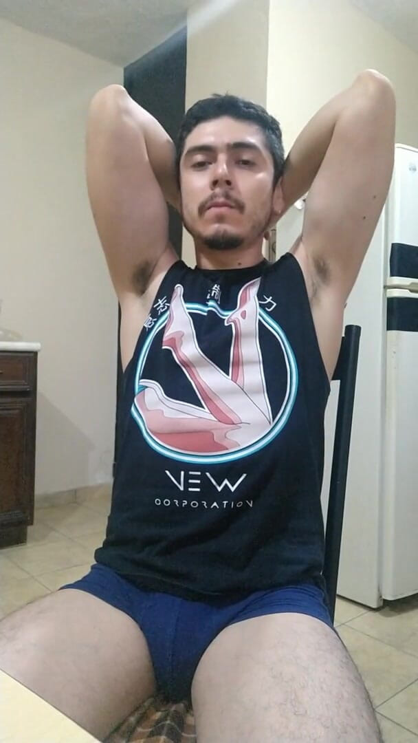 Tabasco Jake: Hombre guapo flexionando y mostrando flaca polla larga