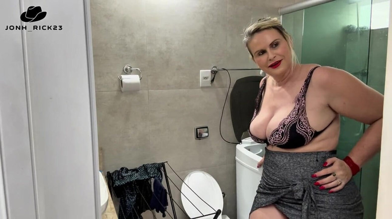 Tiffany Montavani: MILF with Her Sexual Fantasy Smelling the Boy's Underwear