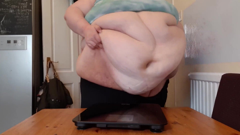 SSBBWLadyBrads: Взвешиваю эту массивную висячий живот