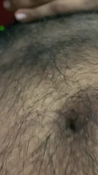 Mi Kukku chupando y dedeándose el coño - video hecho por yerno