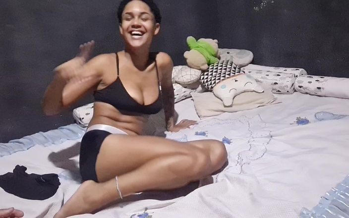 Bebes vagabundas: Di kamar aku makan kupu-kupunya
