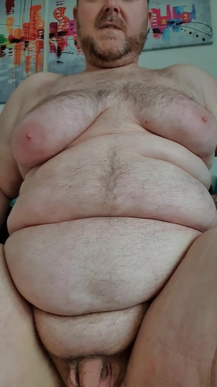 Gordifat: 胖子玩弄他的鸡巴和肚子