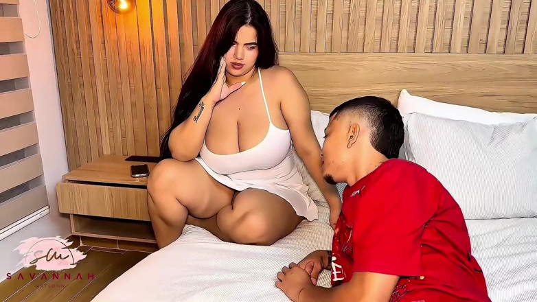 Savannah Watson: 뚱뚱한 자지로 나를 따먹을 수 있도록 내 의붓여동생이 내 끈을 옆으로 당기다 - Savannah Watson