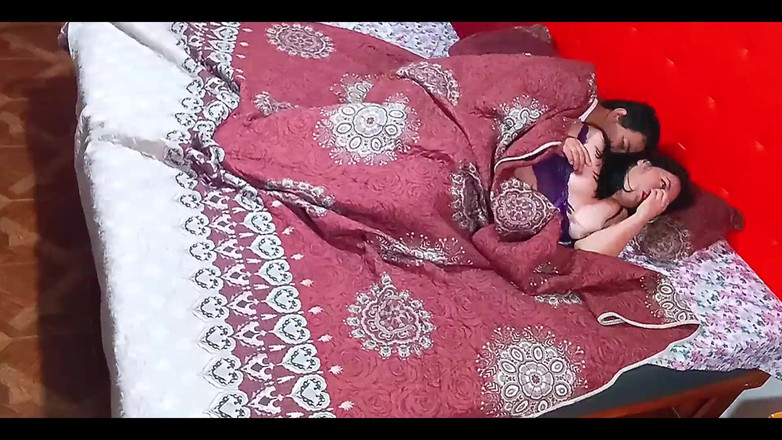 BBW Kelly Mom: Üvey anne ve üvey oğlu aynı odayı paylaştığında ne olur?