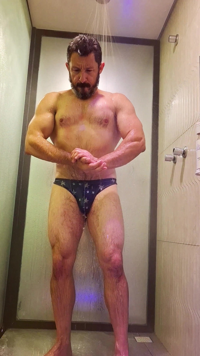 Punchbagplz: Victory Shower - vedere la persoana 1 cu Gouine Wrestlin