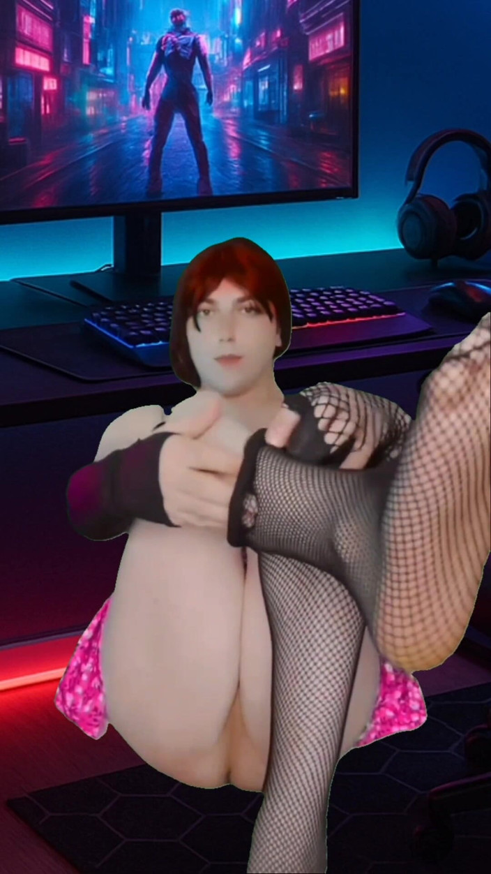 Kitty_Cross: 3 Gamer Femboy Booty Sweet White adorável branca bonita ladyboy...