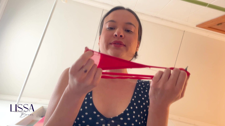 Lissa Brown: В видео от первого лица, ты - человек в туалете