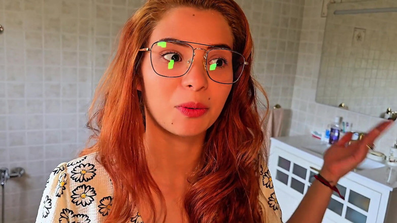 Labestiaylabella: 同僚と自宅で働いていたとき、彼女がニンフォマニアだとは知らなかったのですが、彼女の可愛いメガネをかけて熱い姿で現れました