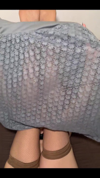 Widać, co jest pod spódnicą macochy