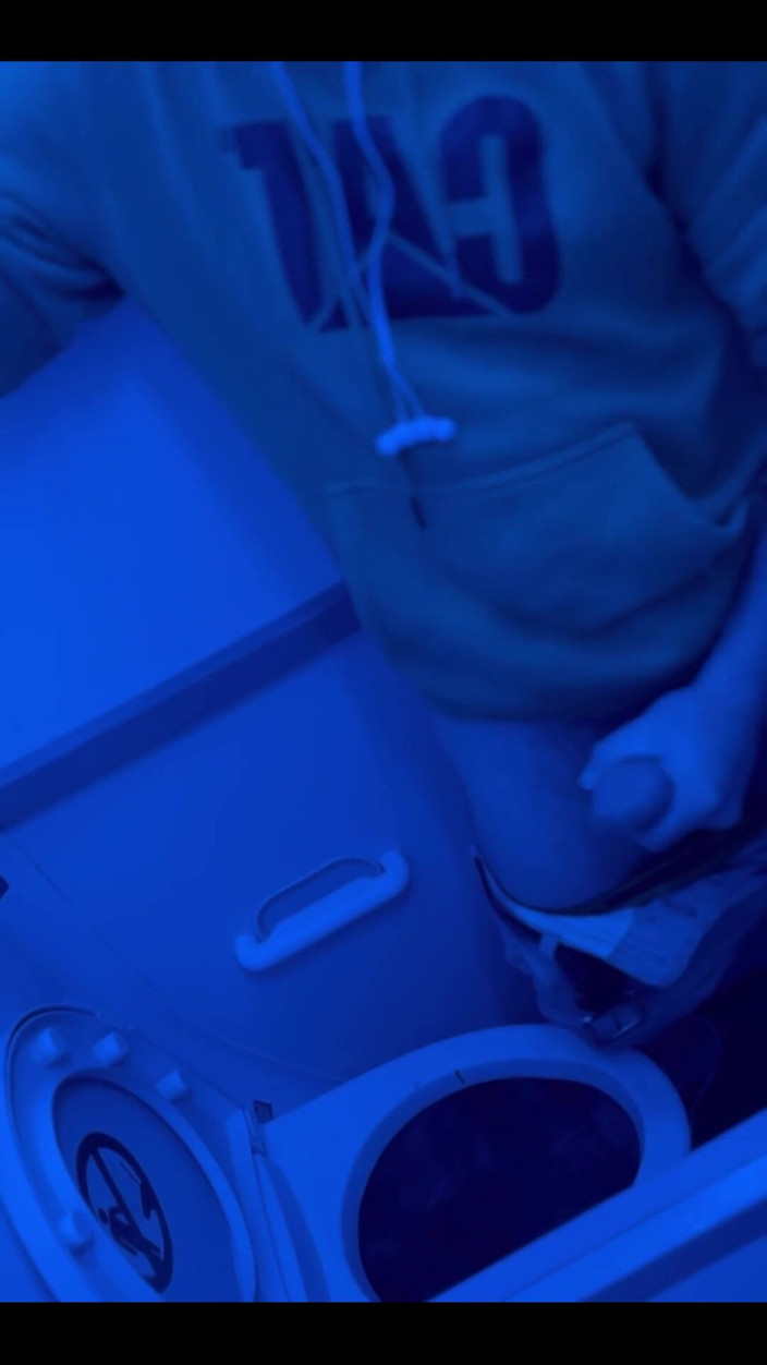 OM43: Thủ dâm ở độ cao 30.000 ft