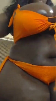 Bbw da đen cong cớn khoe hàng trong bộ đồ lót gợi cảm