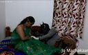 Machakaari: Tamilische tante auf Sari